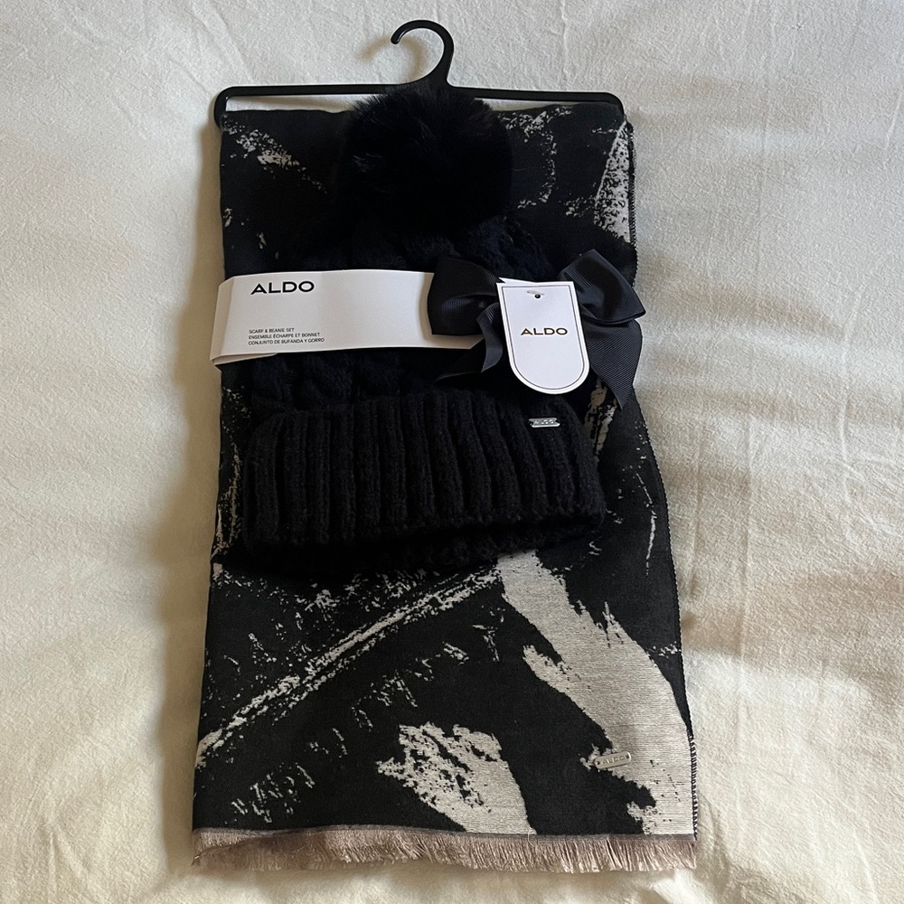 Aldo Monochrome Knit Hat and Scarf Set